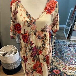 Sz S Andre By Unit floral lined dress. V neck.